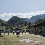 Maga Yang, Myanmar 20180123 Skolbarn spelar "Chinlone", en slags volleyboll, på rasten i flyktinglägret Maga Yang. Photo: Vilhelm Stokstad / Kontinent